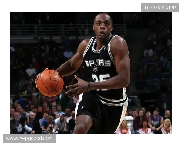 篮球PF：成为优秀大前锋的训练方法与比赛中的关键表现技巧